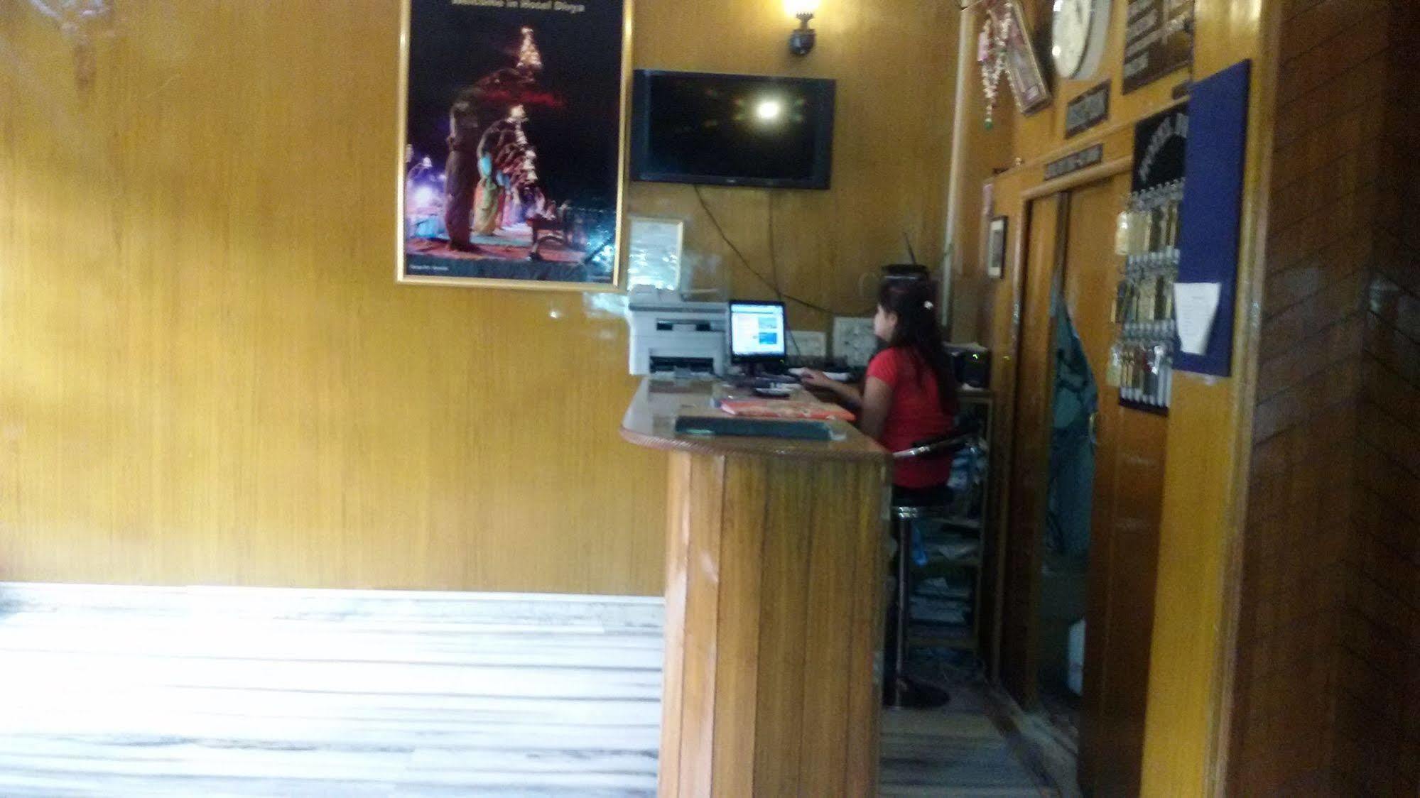 Hotel Divya Varanasi Bagian luar foto